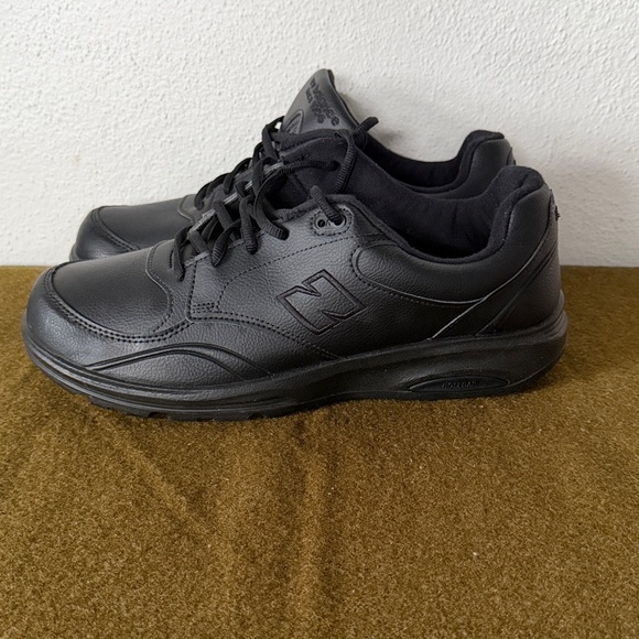 NWOT New Balance 812 Triple Black Leather Sneakers Size 11.5 - Picture 3 of 5